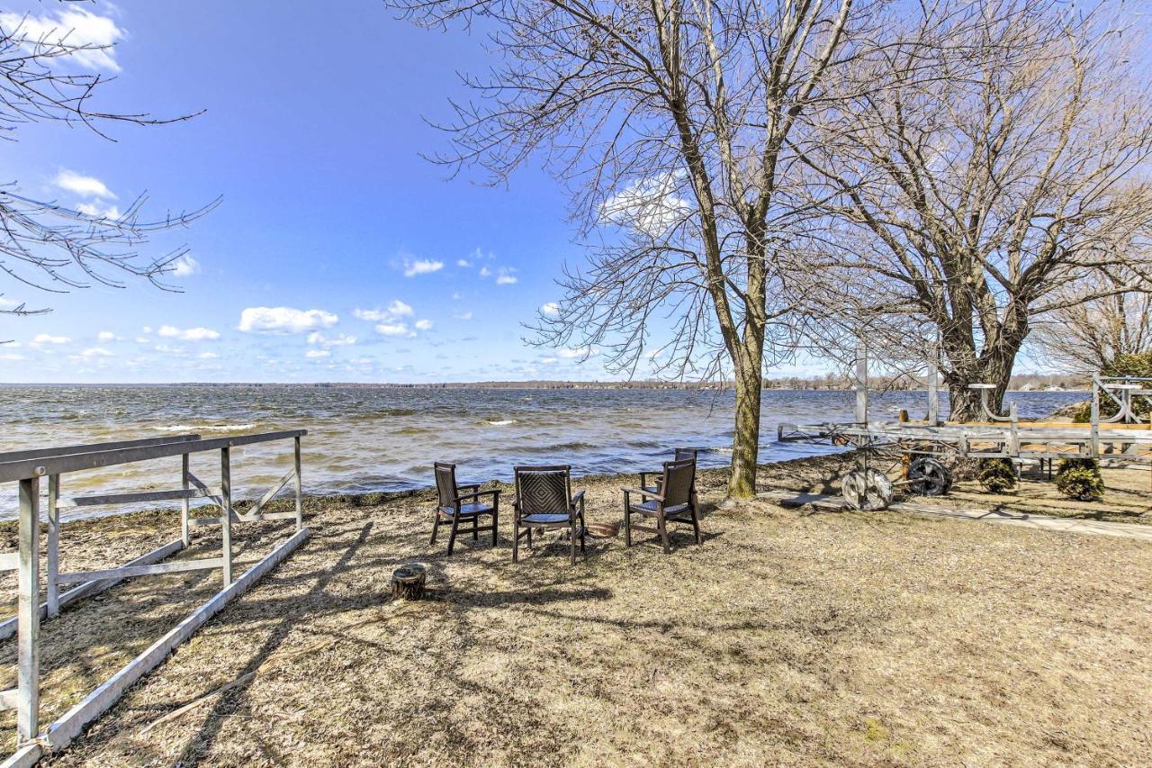 Bright Cecil Home With Boat Dock And Lake Access! Shawano Exterior photo